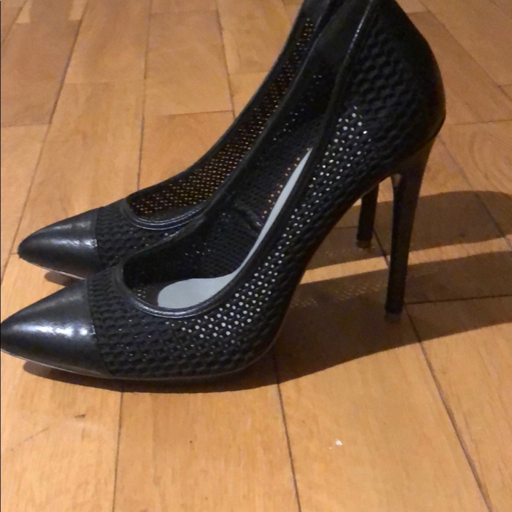 BCBGMAXAZRIA NET POINTY TOE HEELS